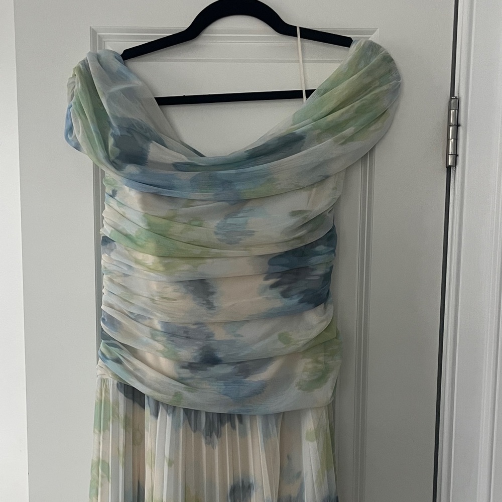 A&F Drop Waist Elegant Multicolor Pleated Maxi Dress - Picture 2 of 4
